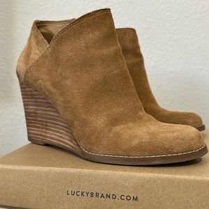 Lucky Brand Yakeena Honey Oiled Suede size 8